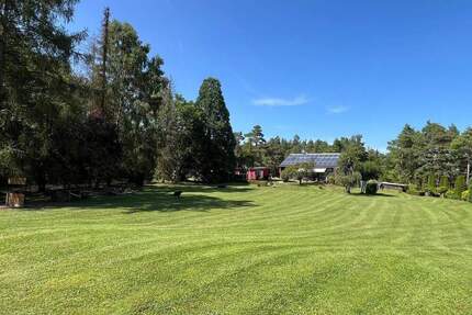 Ein Ort der Wohnen auf eine Neue Ebene Bringt - Alleinlage im Grünen - Ostelsheim