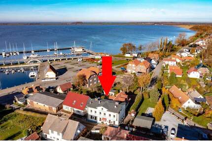 Apartmenthaus mit Restaurant am Hafen von Wiek…