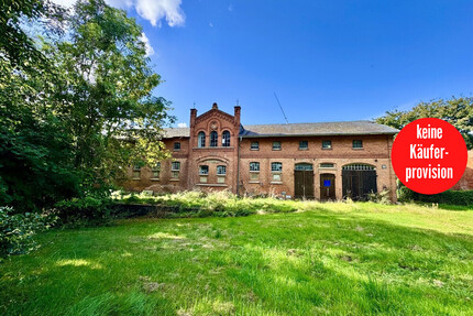 HORN IMMOBILIEN Denkmalgeschütztes Wohnhaus mit historischem Pferdestall, Breesen bei Neubrandenburg - Breesen / Schwandt