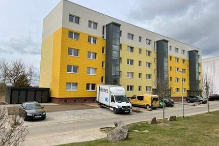 Komplett modernisierte 4-Raum-Wohnung - Cölpin