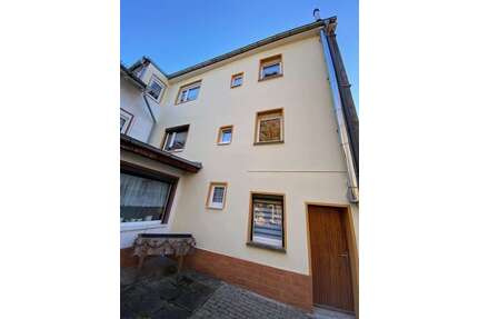 Haus zum Kaufen in Weimar 345.000,00 € 303 m²