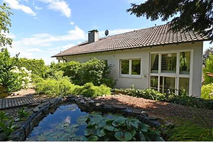 Wunschplatz mit Ausblick! Top-gepflegtes, freistehendes Ein-Zweifamilienhaus in Velbert-Neviges