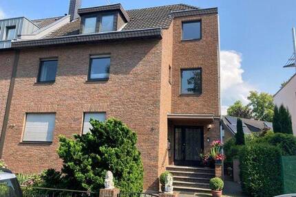 Spitzenlage---Auenviertel --- Rodenkirchen---interessantes Dreifamilienhaus mit Potential - Köln