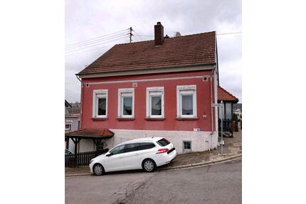 Freistehendes Einfamilienhaus mit ELW in Friedrichsthal