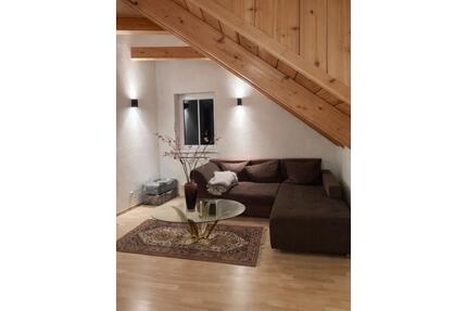 Traumhafte Dachgeschosswohnung incl. Küche und Carport - Leiblfing