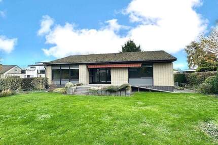 Freistehender Bungalow mit zusätzlichem Grundstück - Neuss Rosellen