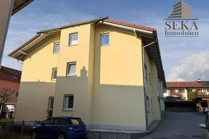 Attraktive Lage nahe der Donaupromenade: 3-Zimmer-Wohnung mit Loggia, Ausblick & Stellplatz - Deggendorf