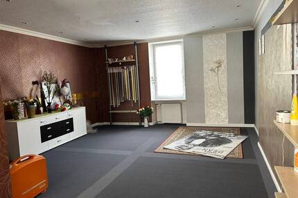 Illingen: Wohn-u. Geschäftshaus in zentraler Lage mit Garagen