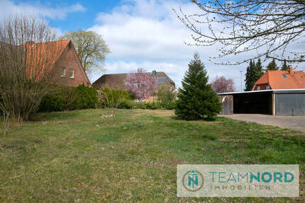 Großzügiges Baugrundstück mit positivem Bauvorbescheid - Ihre Chance in Garstedt!