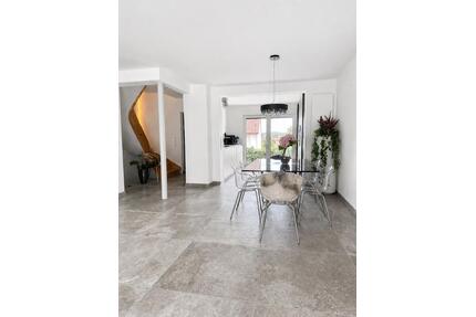Design, Licht & Wellness – außergewöhnliches Reihenmittelhaus mit - Wernau (Neckar)