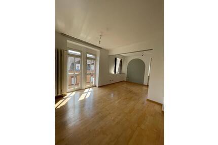 Altbauwohnung Zu Vermieten - 760,00&nbsp;EUR Kaltmiete, ca.&nbsp; 73,00&nbsp;m&sup2; in Kaiserslautern (PLZ: 67663) Bahnheim