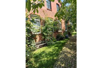 WOHNEN IN EINER ALTEN SCHULE - VIEL PLATZ FüR EINE GROSSE FAMILIEMEHRGENERATIONENWOHNEN MGL. - Schönfeld