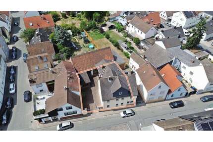 Haus zum Kaufen in Stockstadt am Rhein 320.000,00 € 290 m²