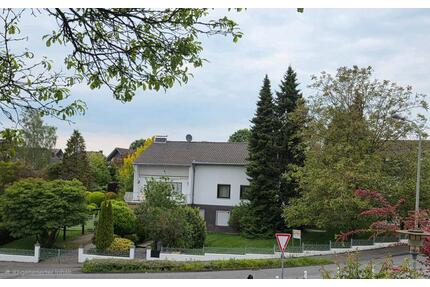 Von privat: Einfamilienhaus mit Einliegerwohnung in Lohmar-Birk
