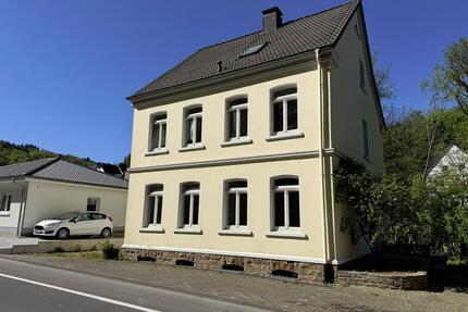 *EFH* mit besonderem Wohnkonzept - 130 m² 4 Zi. mit Garten in zentraler Lage von Wiehl-Bielstein
