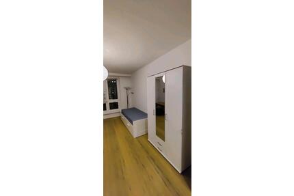 2 Zimmer im 3 Zimmer WG lichtenberg - Berlin