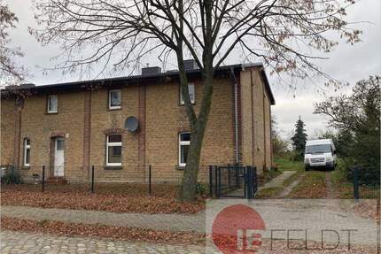 Historisches Landhaus mit großzügiger Ausbaureserve und zwei Nebengebäude auf 2.987 m² Grundstück - Ramin