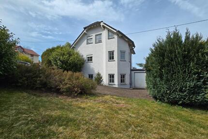 Architektenhaus in ruhiger Waldrandlage mit Blick in die Natur - Langenhahn