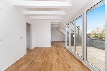 Erstbezug nach Sanierung - charmante 2 Zimmer Dachgeschoss Wohnung - München Obergiesing
