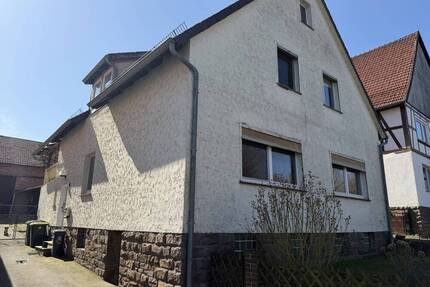 Ein-Zweifamilienhaus mit Scheune und viel Platz für Pferdehaltung - Trendelburg-Langenthal