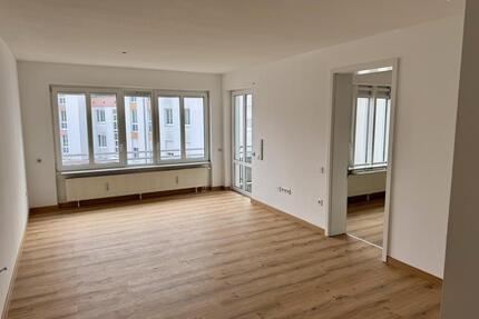 Helle 4-Zimmer Wohnung mit Balkon im 2. OG in Taufkirchen