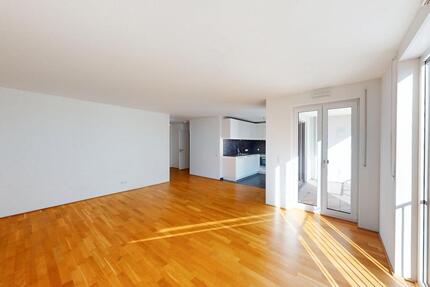 Lichtdurchflutete 2-Zimmer-Wohnung mit Balkon - Frankfurt am Main Nord-Ost