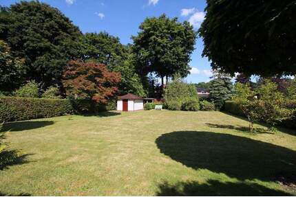 Exklusives Baugrundstück mit großem Baufenster in ruhiger und begehrter Wellingsbüttler Lage - Hamburg / Wellingsbüttel