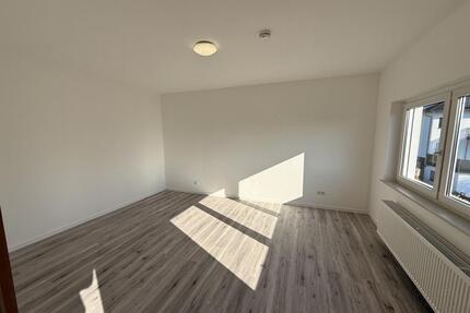 Frisch sanierte 4-Zimmer-Wohnung mit Balkon & Kaminofen in ruhiger Lage von Mornshausen - Gladenbach