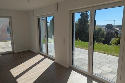 Ruhige Lage! Neubauwohnung mit Garten in Süd-West Ausrichtung! - Deggendorf