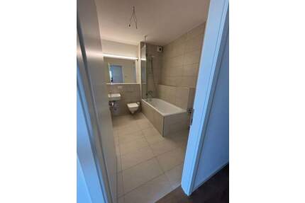 lichtdurchflutete 3 Zimmer Dachgeschoßwohnung mit Terrasse - Schönefeld