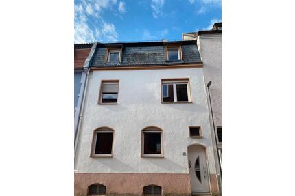 Haus zu vermieten - 1.150,00&nbsp;EUR Kaltmiete, ca.&nbsp; 181,00&nbsp;m&sup2; in Pirmasens (PLZ: 66953)