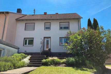 Direkt bezugsfertiges Haus mit 2 Garagen und großem Garten - Queidersbach