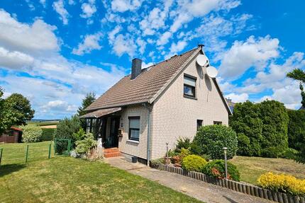 Einfamilienhaus mit traumhaftem Garten und herrlichem Ausblick - Lauenau