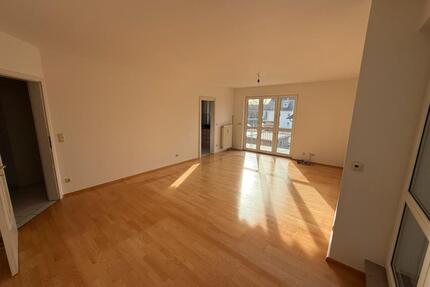 2 - Zimmer Wohnung mit Küche & Tiefgaragenstellplatz - Moosinning