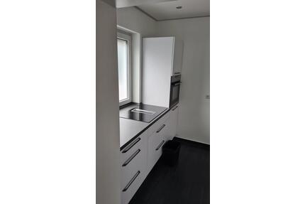Moderne 2-Zimmer-EG-Wohnung im Balkon, Einbauküche & Stellplatz - Usingen