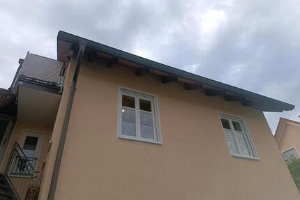 Kleines Haus mit hellem Wohnzimmer, 2 Balkonen und Gartenzugang - Heroldsbach