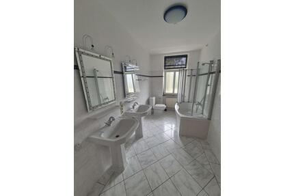 Große Wohnung im Stadtzentrum - 890,00&nbsp;EUR Kaltmiete, ca.&nbsp; 140,00&nbsp;m&sup2; in Birkenfeld (PLZ: 55765)