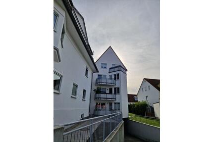 Provisionsfrei* Charmante 3 Zimmer Maisonette Dachgeschosswohnung mit Balkon & TG Stellplatz in Illertissen
