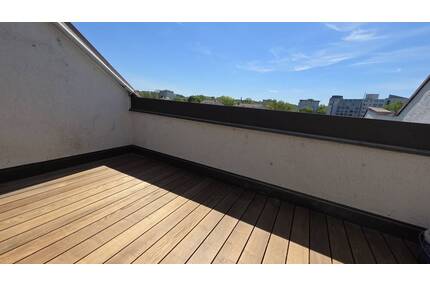 Über den Dächern von Landshut: Kernsanierte Dachgeschoss-Whg. mit 4 Zimmer u. 2 großen Dachterrassen