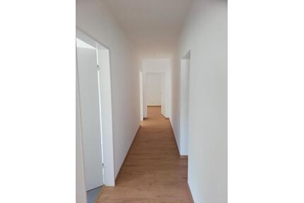 4 Zimmerwohnung - 960,00&nbsp;EUR Kaltmiete, ca.&nbsp; 109,00&nbsp;m&sup2; in Taunusstein (PLZ: 65232)