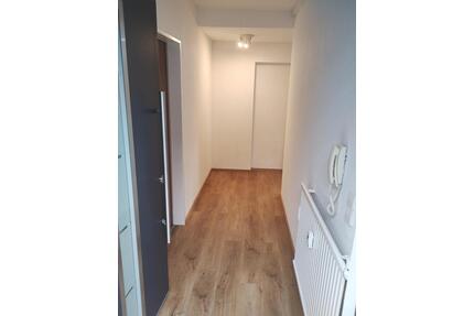 Einziehen & Wohlfühlen: Schöne, helle 2-ZKB-Wohnung mit EBK und Terrasse in Leimens bester Lage