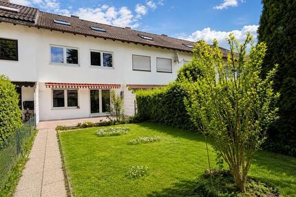 Modernisiertes Reihenhaus mit Garten & Garage in Gröbenzell