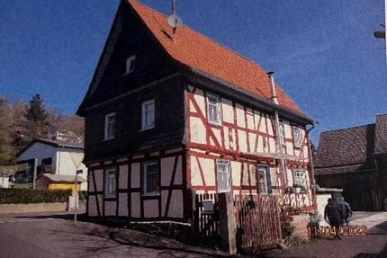 Charmantes Anwesen mit zwei Häusern und großer Nutzfläche - Nidda