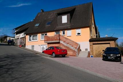 Großzügiges Zweifamilienhaus mit 8 Zimmern und viel Potenzial - Schefflenz