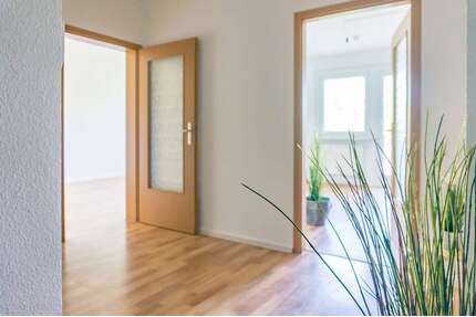 Wohnung zum Mieten in Chemnitz 327,00 € 60.74 m²