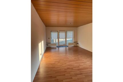 Wohnung 100m2 Obergeschoss - 950,00&nbsp;EUR Kaltmiete, ca.&nbsp; 100,00&nbsp;m&sup2; in Wiehl (PLZ: 51674)