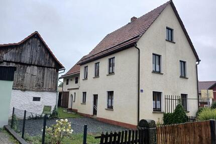 Einfamilienhaus mit Nebengebäude & Scheune auf 628 m² Grundstück - Marktrodach