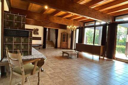 Viel Raum zum Leben – Zweifamilienhaus mit Nebengebäude auf großem Grundstück in ruhiger Randlage von Maßbach