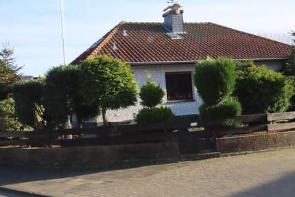 41542 Dormagen-Nievenheim: Freistehendes EinfamilienhausBungalow auf großem Grundstück