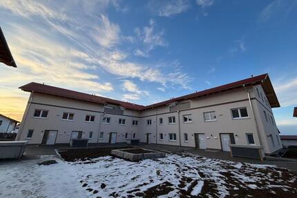 Erstbezug Maisonette-Wohnung mit Garten: Whg. 21 mit EBK, Terrasse, Außenstellplatz und Tiefgarage - Feichten an der Alz
